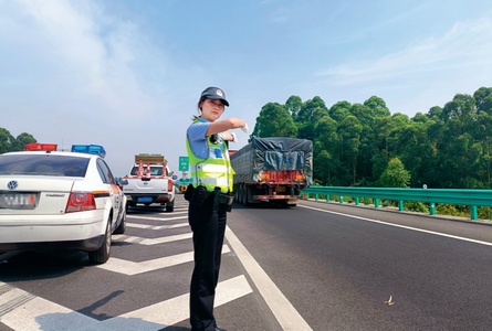 交警故事｜陈红：高速公路上的“铿锵玫瑰”