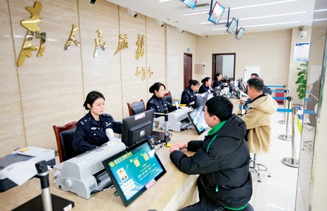 交警故事｜“巾帼红”撑起“半边天”——记重庆市公安局两江新区公安分局交巡警支队车辆管理所