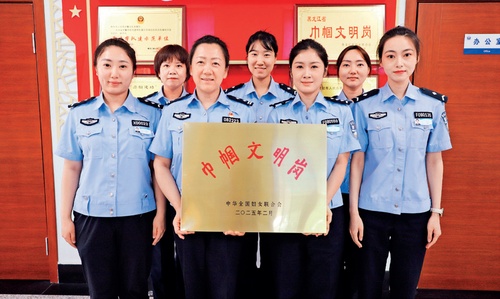 交警故事｜车管所里的“娘子军”——记黑龙江省鹤岗市公安局交警支队车管所