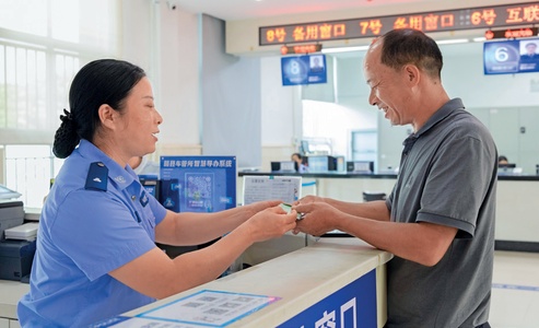 交警故事｜赣南红土地上的靓丽“警”色——记江西省赣州市公安局交管支队赣县大队车辆管理科