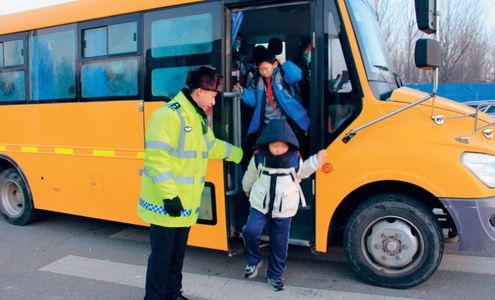 交警故事｜荧光绿点亮平安路  为民心守护梨乡暖——记山东省莱阳市公安局交通管理大队