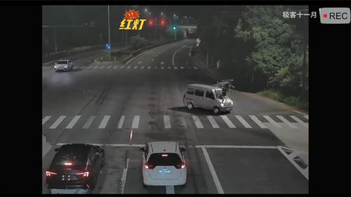 组队闯红灯？没想到是这样结局！