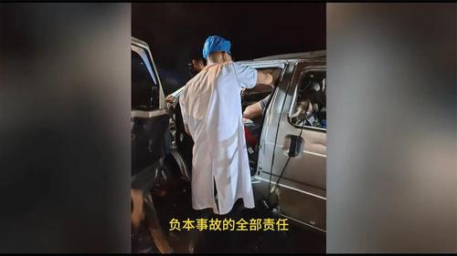 转弯要减速慢行，稍有不慎车毁人亡！