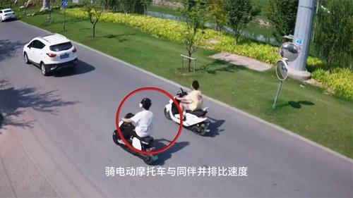 不戴头盔骑改装“电驴”，这画面看起来好痛！