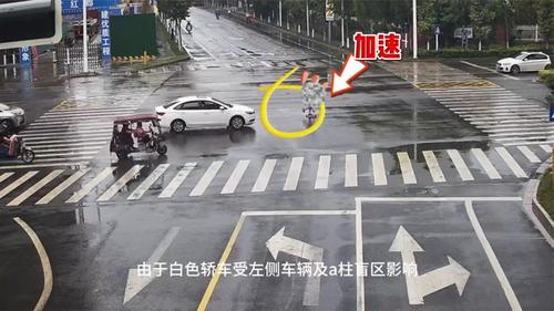 9岁孩童骑滑板闯红灯，这样的家长心大不？