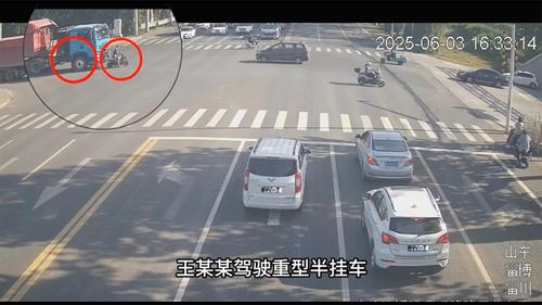 转弯要注意车辆，稍有疏忽命就没了！