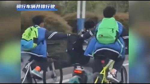 并排行驶？危险悄无声息来了！