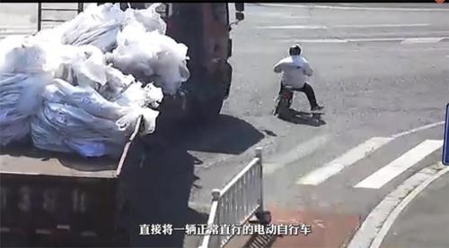 右转必停守规则，否则事故找上门！