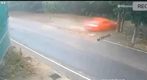 路滑还飙车，后果不言而喻！