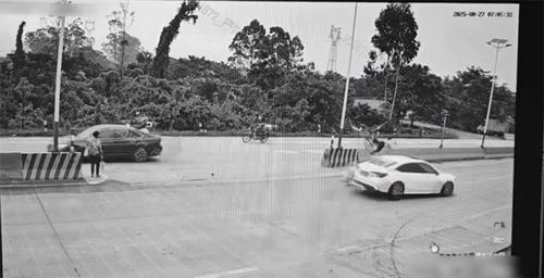 路口莫侥幸，确认安全后再出发！