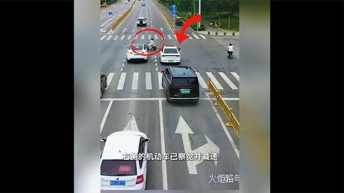 抢行不戴头盔，漠视交规很受伤！