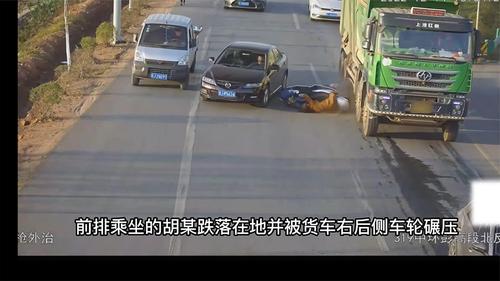 安全跟车不抢行，谨慎驾驶保平安！