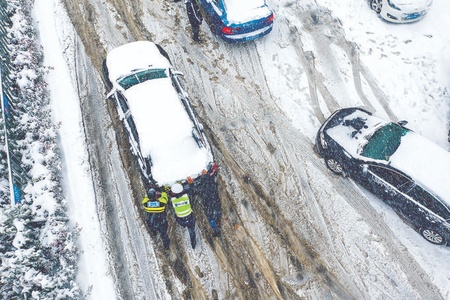 各地公安机关顶风冒雪战严寒全力以赴保民安最新推荐