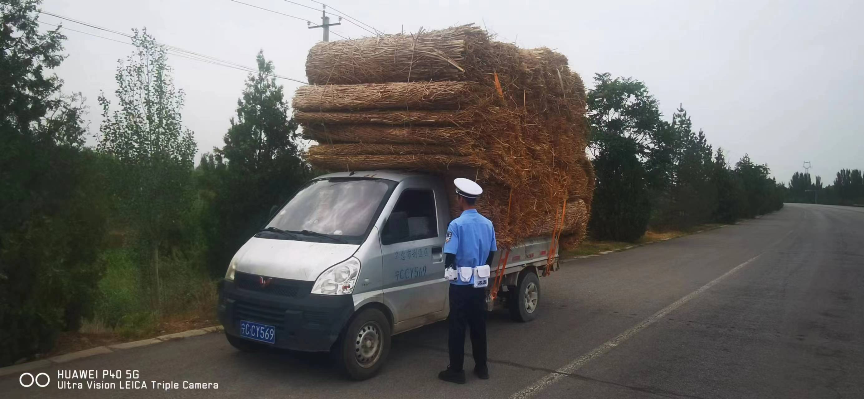 【夏季治安打击整治行动】| 准驾不符“驶不得”交警及时除隐患!