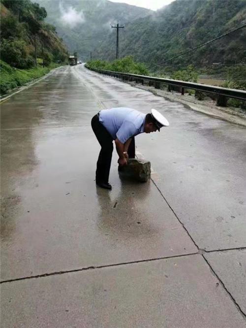 攀枝花直属公安：加强雨季道路隐患排查，保障道路交通安全畅通最新推荐