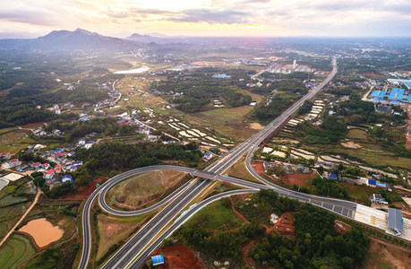 湖南：全省首条“智慧高速”月底通车——平益高速“聪明”在哪最新推荐