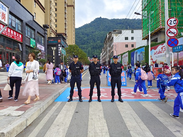 水城区公安局：全力打造平安上学路最新推荐