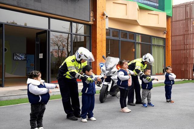 湖南常德公安交警直属二大队走进幼儿园开展交通安全宣传活动最新推荐