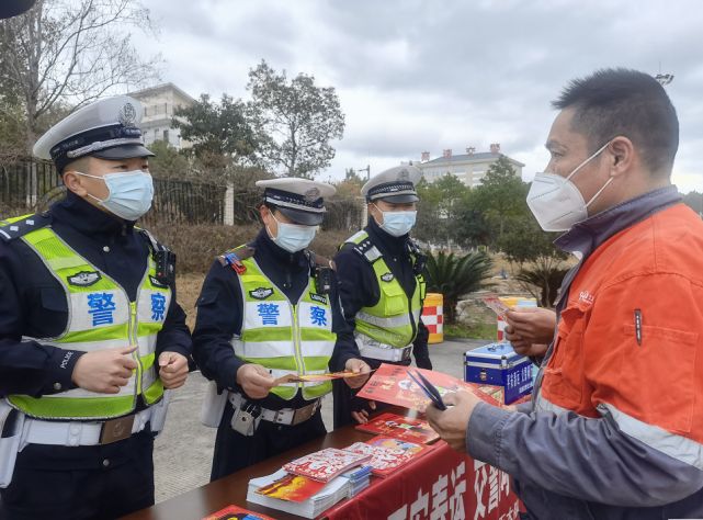 筑牢冬季平安路 福建莆田公安交警部门开展交通安全宣传活动最新推荐