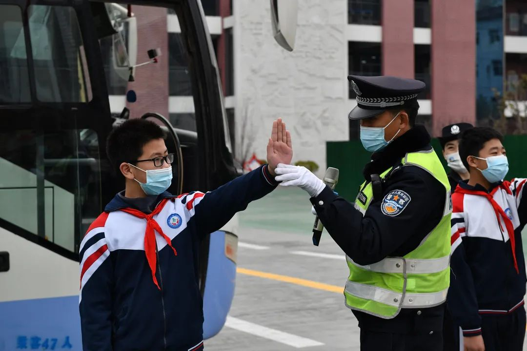 【开学季】第5期 交巡警支队积极开展“知危险、会避险” 交通安全进校园主题宣传活动最新推荐