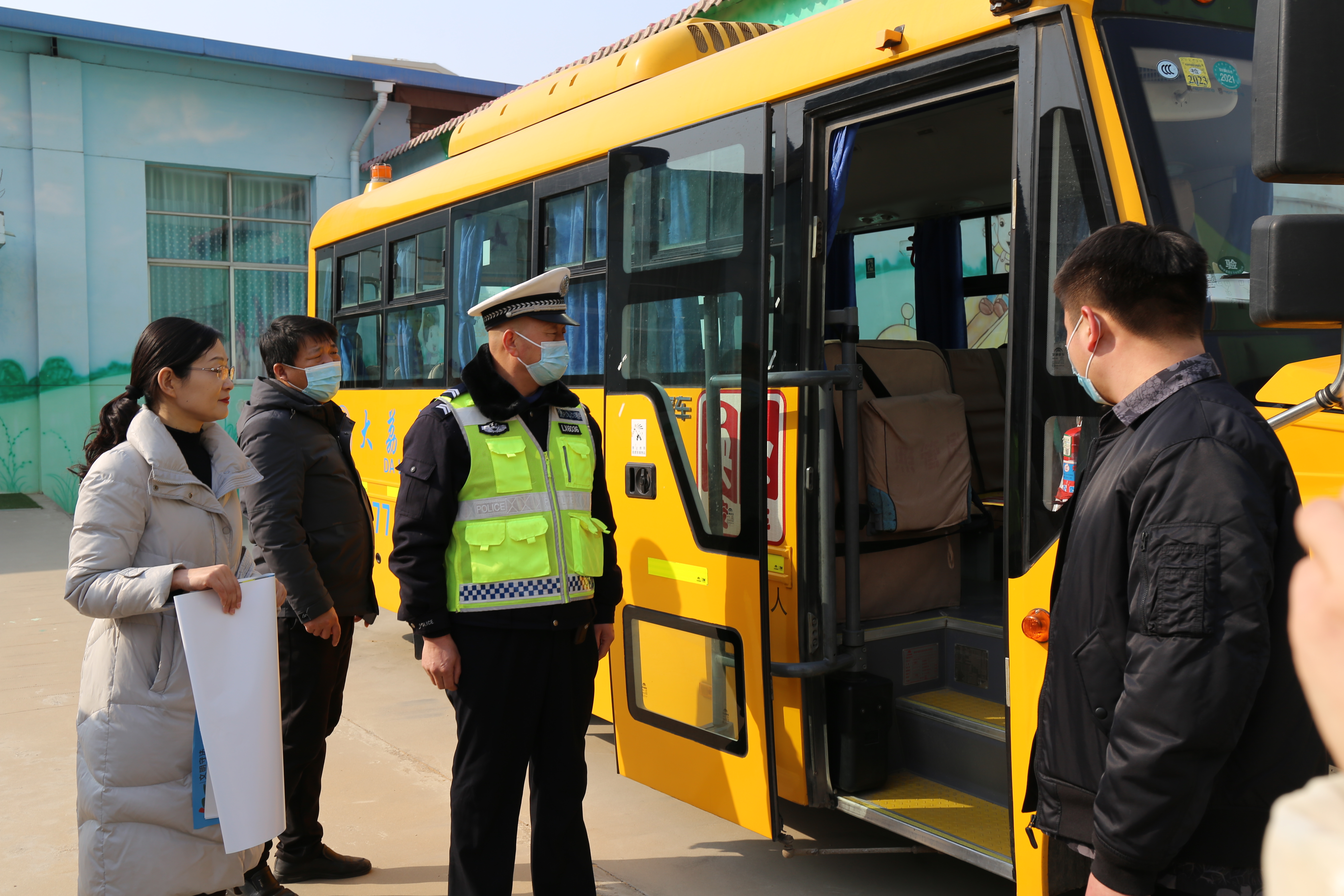 开学季 | 陕西大荔公安交警联合县教育局开展校车“体检”工作