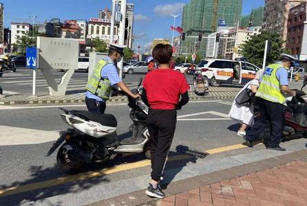 便民！海口交警深入乡镇打造“移动车管所”最新推荐