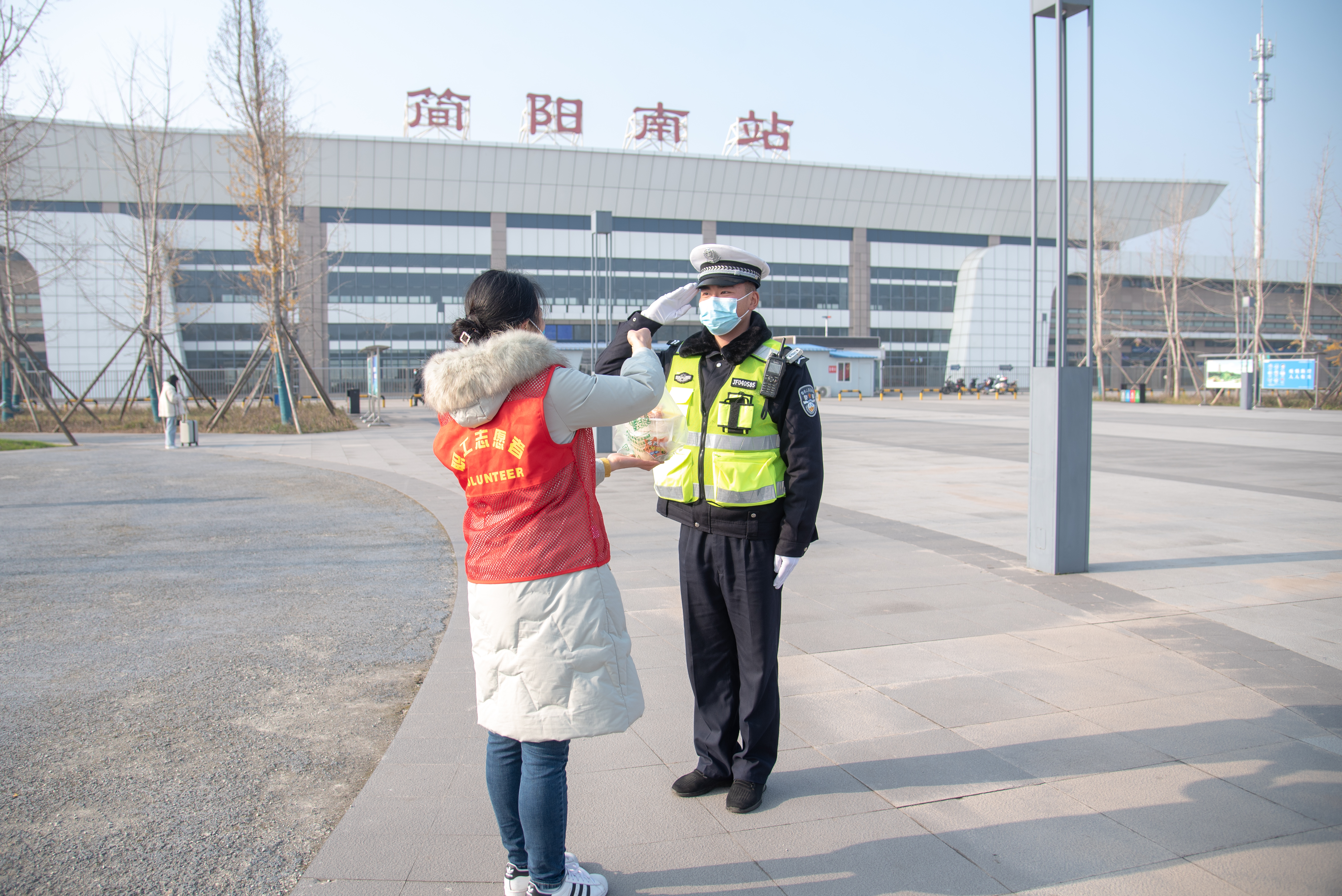 冬至”送祝福 温情暖警心