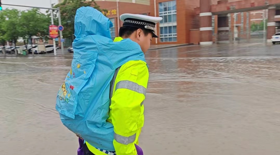 宁夏惠农交警以“雨”为令 闻“汛”而动 全力做好汛期交通管理