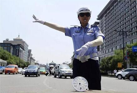 公安部交通管理局提示：夏季高温多雨 注意行车安全 