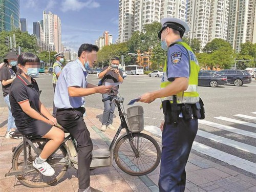 深圳2000余交警在重点路段开展大劝导行动最新推荐