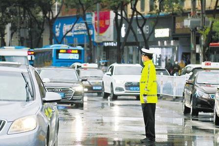 甘肃兰州交警多措并举做好雨天交通安全管控最新推荐