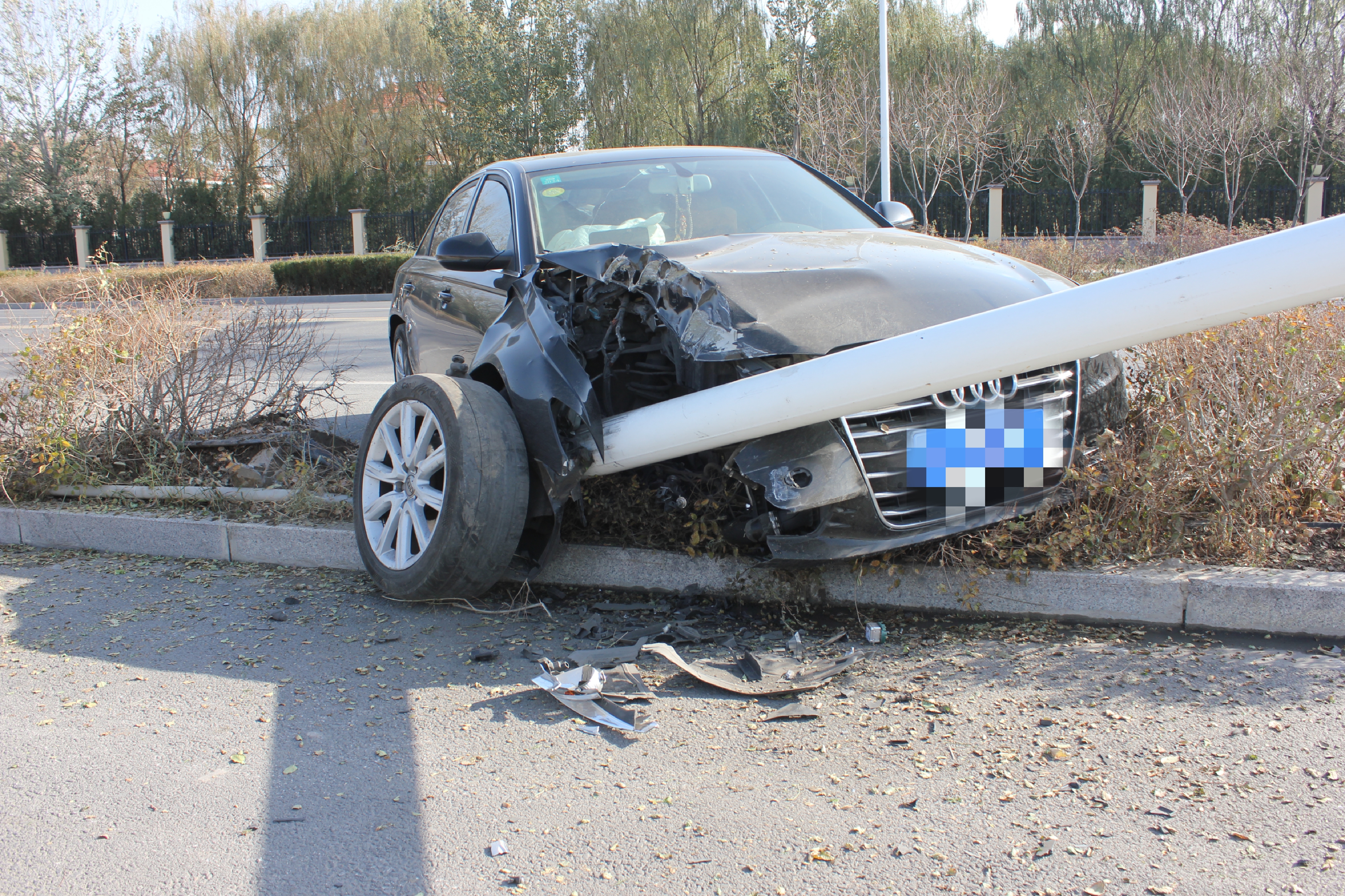 右转车辆未让行直行车辆！会擦出怎样的“火花”？