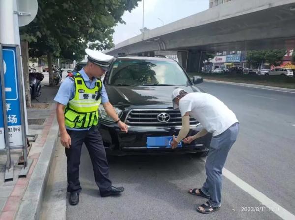 前后车牌不一样？“变脸”车被交警现场查获